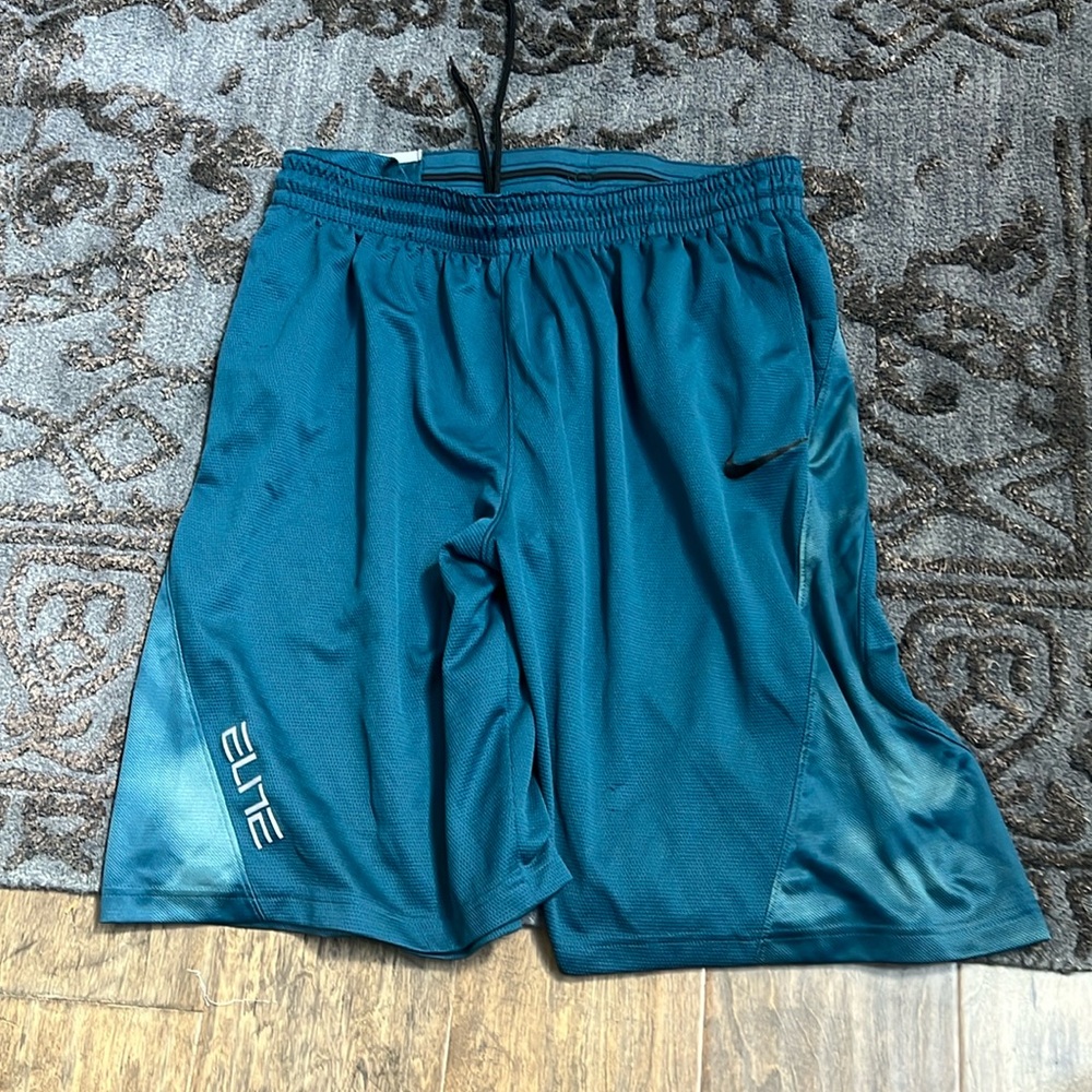 Nike Elite men’s shorts teal color used in good condition XXL